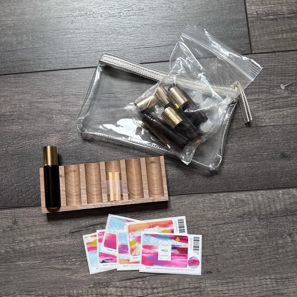 Beautiful EO roller bottles holder set